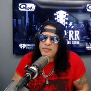 Slash destaca facilidade para novos guitarristas e revela influências de Hendrix e Gilmour Slash destaca facilidade para novos guitarristas e revela influências de Hendrix e Gilmour