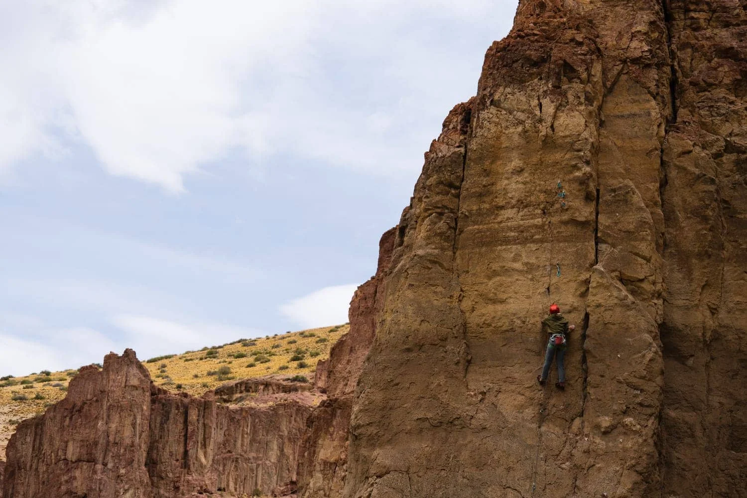 Cuando la escalada se vuelve restauración en el Cañadón Caracoles