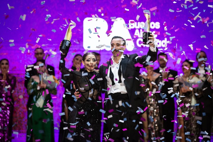 La pareja de baile de Leandro Bojko y Micaela García fue la ganadora en el Campeonato Mundial de Tango Escenario 2025. Foto de prensa gentileza Carlos Villamayor