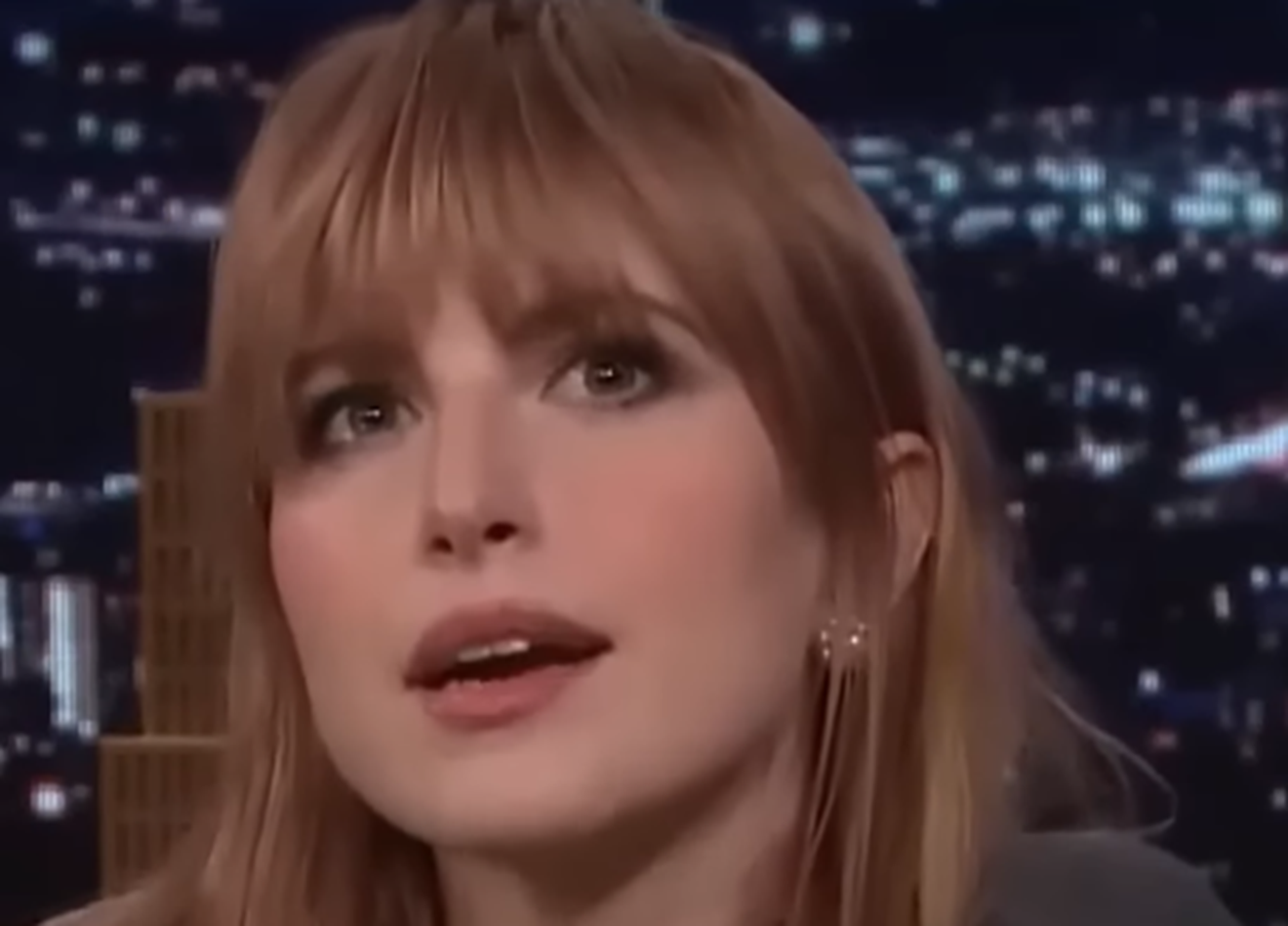 Hayley Williams revela a influência mais bizarra do Paramore