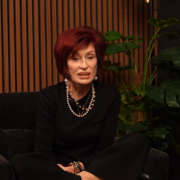 Sharon Osbourne sai em defesa de Marilyn Manson em casos de assédio sexual Sharon Osbourne sai em defesa de Marilyn Manson em casos de assédio sexual