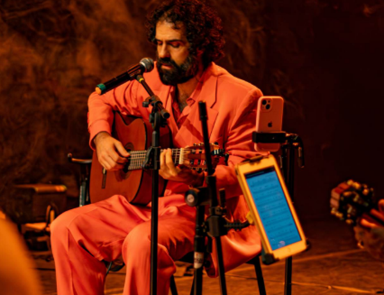 Felipe Antunes lança o álbum