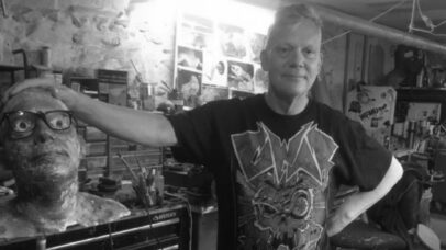 Chuck Varga, um dos fundadores e vocalistas da banda de shock metal GWAR, morreu aos 68 anos após um diagnóstico de câncer em abril deste ano (Foto: Divulgação)