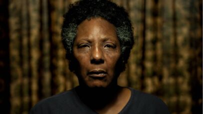 Rejane Faria em "Vicentina Pede Desculpas" (Denise dos Santos/Divulgação/Netflix))