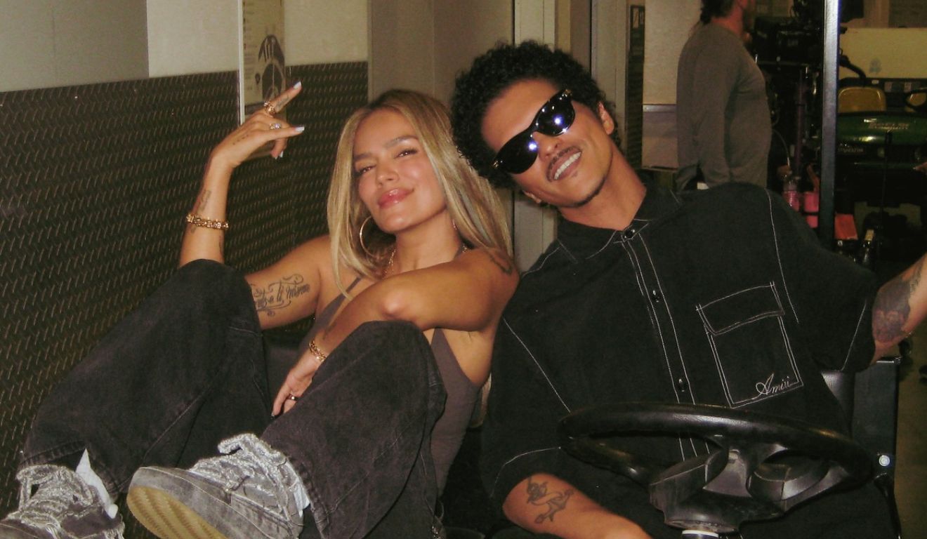 Bruno Mars cobra Drake após vídeo dançando com Karol G em show: "Me responda"