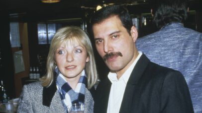 Freddie Mercury e Mary Austin em 1985 (Foto: Dave Hogan / Getty Images)