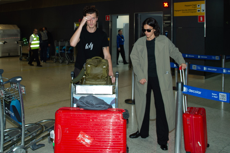 Shawn Mendes e Bruna Marquezine desembarcam no Brasil às vésperas do aniversário de namoro