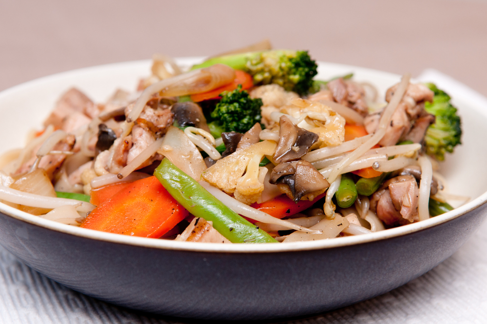 Tiene pollo y vegetales: conviértalos en un fácil ‘chop suey’ casero Tiene pollo y vegetales: conviértalos en un fácil ‘chop suey’ casero