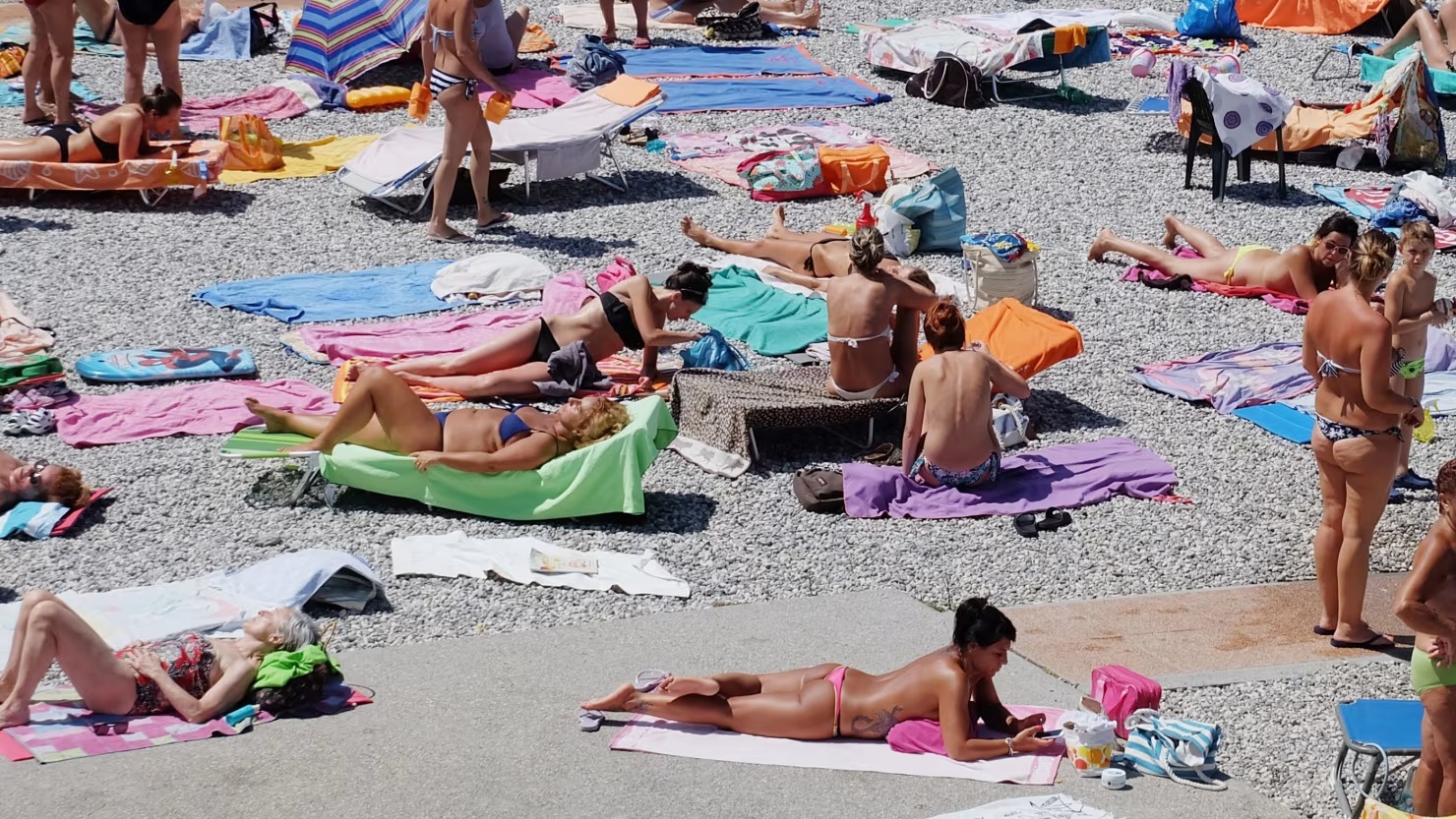 La Lanterna, la última playa europea dividida por sexos