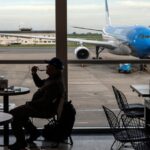 Argentina: la caída de los viajes al exterior podría reducir la salida de dólares por turismo