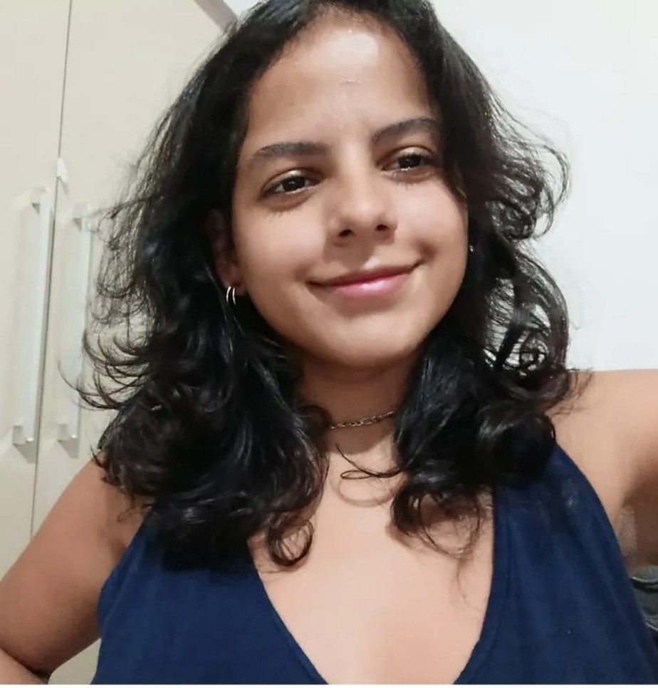 Professora de História Giulia Silva de Araújo morreu após duas passagem por hospital municipal