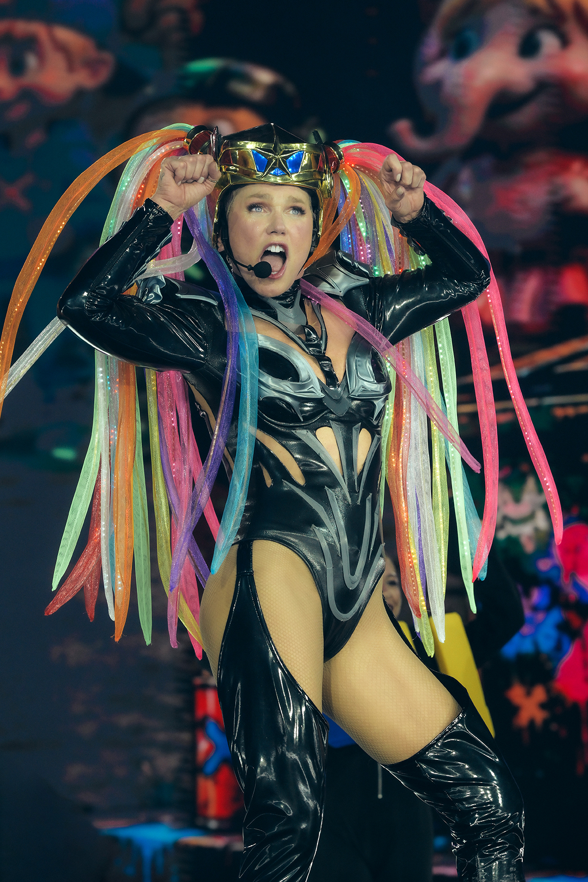 Juliana Baroni defende Xuxa: "Ninguém vê Anitta e Ivete serem criticadas por bumbum de fora"