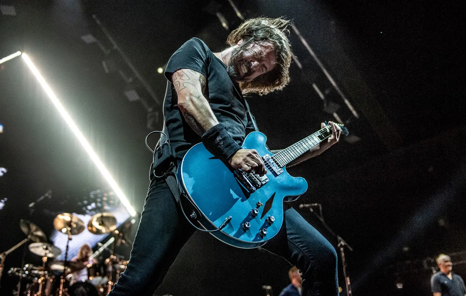 Dave Grohl tocando guitarra em show do Foo Fighters em Nova York Dave Grohl tocando guitarra em show do Foo Fighters em Nova York