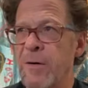 Jason Newsted se emociona ao falar sobre Cliff Burton Jason Newsted se emociona ao falar sobre Cliff Burton