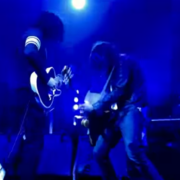 Jack White e Nick Valensi unem forças em jam para lá de roqueira Jack White e Nick Valensi unem forças em jam para lá de roqueira