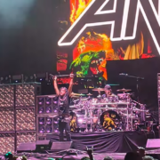 Baterista aprende músicas do Anthrax em 4 horas e faz show para 60 mil pessoas