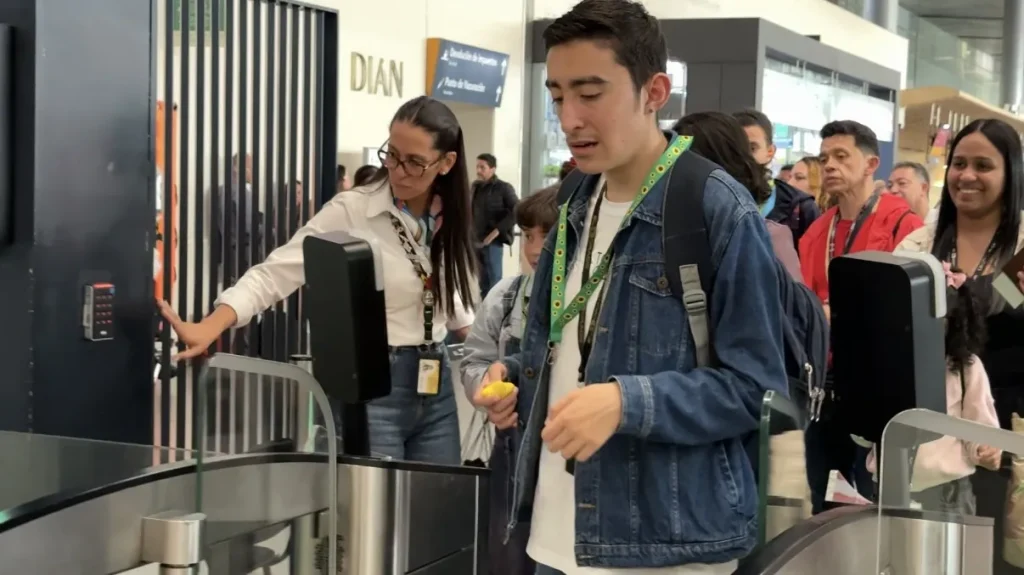Primer ensayo de viaje en Colombia: personas con autismo recorrieron El Dorado antes de subirse a un avión Primer ensayo de viaje en Colombia: personas con autismo recorrieron El Dorado antes de subirse a un avión