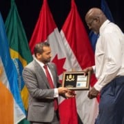 Shaq, ícone da NBA e DJ, se torna agente do FBI