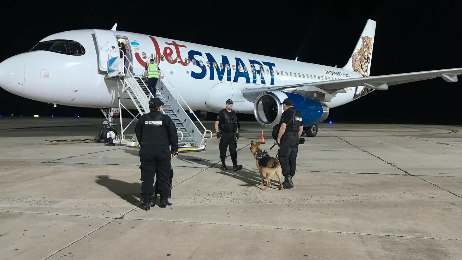 Argentina — Buenos Aires: abortan vuelo de Jetsmart por amenaza de bomba Argentina — Buenos Aires: abortan vuelo de Jetsmart por amenaza de bomba