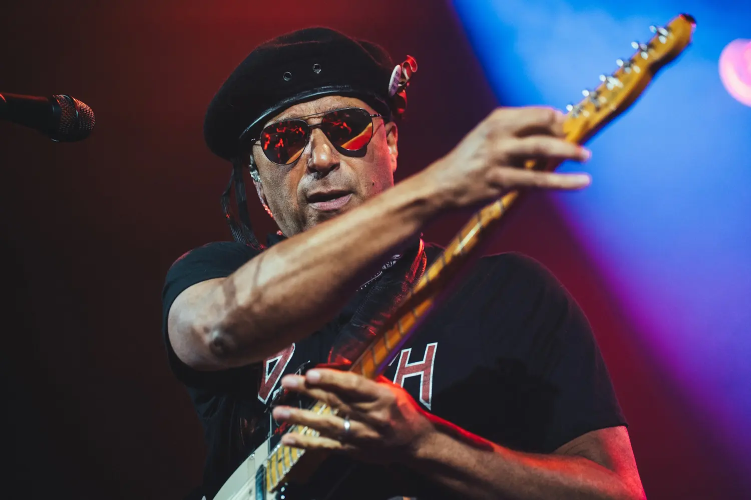 Tom Morello tocando guitarra Tom Morello tocando guitarra