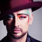 Carreira de Boy George desmorona após lançar Reggae pró-Israel feito com IA Carreira de Boy George desmorona após lançar Reggae pró-Israel feito com IA