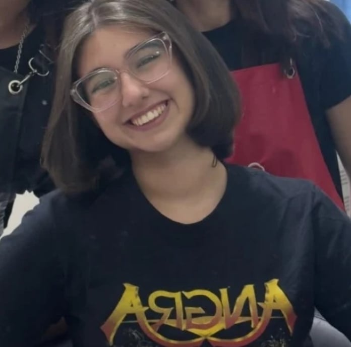 Deputada conservadora eleita aparece com camiseta do Angra e recebe crítica de cofundador da banda