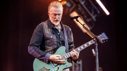Josh Homme, frontman do Queens of the Stone Age, em 2024 (Foto: Bianca de Vilar / Redferns via Getty Images)