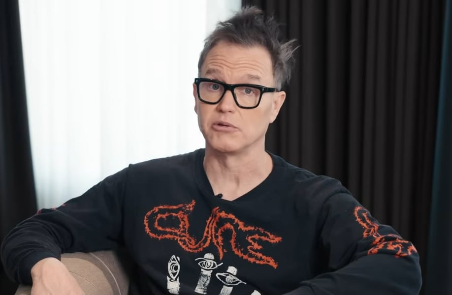 Mark Hoppus, do blink-182, diz que Robert Smith, do The Cure, tentou beijá-lo em 2004