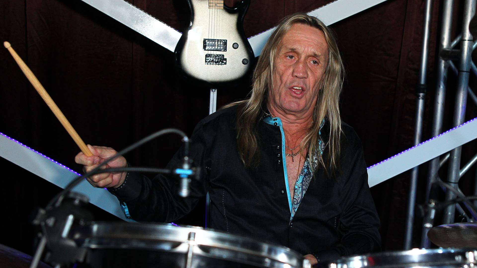 O baterista Nicko McBrain, do Iron Maiden