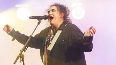 Robert Smith, frontman do The Cure, em 2026 (Foto: Xavi Torrent / Getty Images)