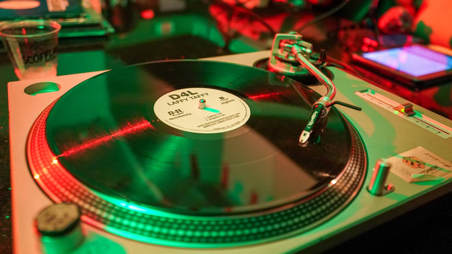 Vendas de vinil nos Estados Unidos ultrapassaram US$ 1 bilhão em 2025 Vendas de vinil nos Estados Unidos ultrapassaram US$ 1 bilhão em 2025